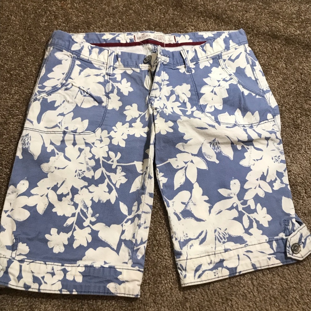 Hollister floral shorts